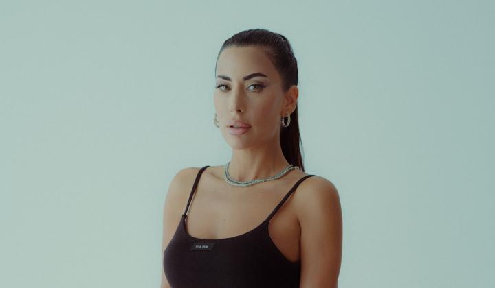 Merve Mira yeni şarkısı ‘Kalpsiz Bir Serseri’yi dinleyicilerinin beğenisine sundu 2 Merve Mira yeni şarkısı ‘Kalpsiz Bir Serseri’yi dinleyicilerinin beğenisine sundu