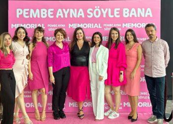 Ünlüler ve kanser kahramanları meme farkındalığı için ‘Pembe Ayna Söyle Bana’ dedi