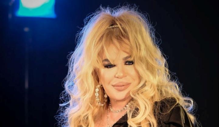 Zerrin Özer şimdi de ‘Külfet’ ile sevenlerinin karşısında