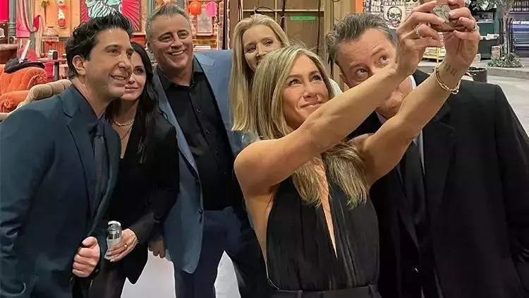 Matthew Perry'nin ardından Friends yıldızlarından ilk açıklama 3 65409a5be4bfdc13546d6f9a Matthew Perry'nin ardından Friends yıldızlarından ilk açıklama