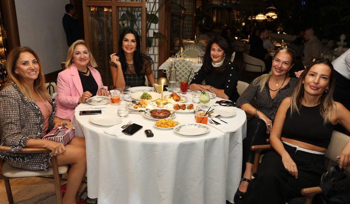 Cemiyetin ünlü kadınları Ferida Brasserie'nin 'Şehre Dönüş' davetinde buluştu 1 Cemiyetin ünlü kadınları Ferida Brasserie’nin ‘Şehre Dönüş’ davetinde buluştu