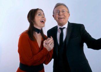 Ali – Aysun Kocatepe çiftinden Cumhuriyet şarkısı