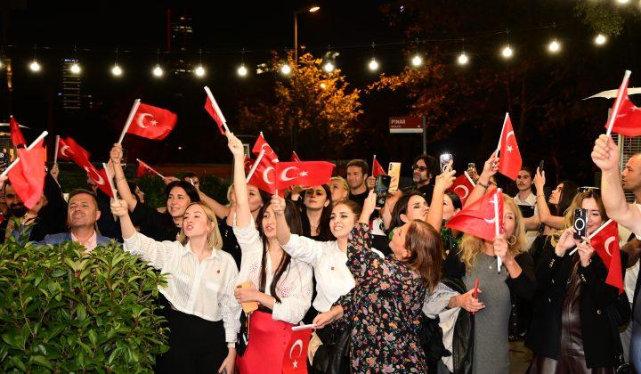 Kelebek Mutfak, Cumhuriyetimizin 100. Yılını coşku ile kutladı 4 Kelebek Mutfak, Cumhuriyetimizin 100. Yılını coşku ile kutladı