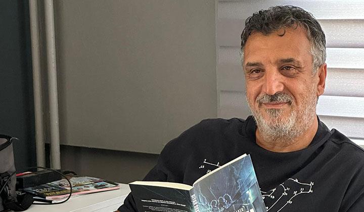 Hakan Solaker'in ilk kitabı 'Siyah Orkideler' raflarda 1 Hakan Solaker’in ilk kitabı ‘Siyah Orkideler’ raflarda