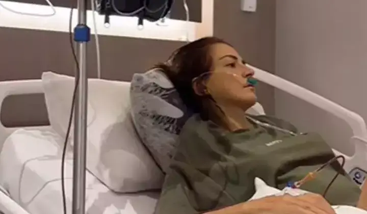 Kansere karşı verdiği mücadeleyle örnek olan fenomen Ayşenur Parlak, yaşamını yitirdi 2 Kansere karşı verdiği mücadeleyle örnek olan fenomen Ayşenur Parlak, yaşamını yitirdi