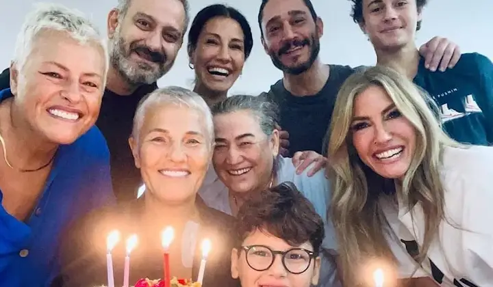 Çağla Şıkel’in sevgilisi Nail Gönenli aileye girdi 1 Çağla Şıkel’in sevgilisi Nail Gönenli aileye girdi