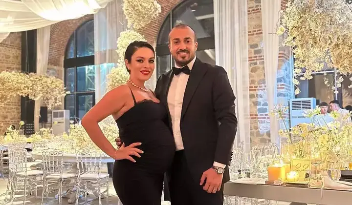 Ezgi Mola-Mustafa Aksakallı çifti bebeklerine kavuştu 1 Ezgi Mola-Mustafa Aksakallı çifti bebeklerine kavuştu