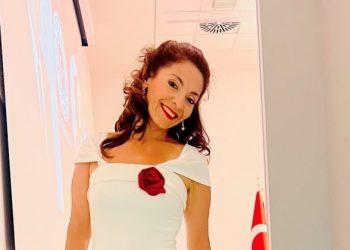 Ünlü Türk soprano Günay Acar, Düsseldorf’ta Cumhuriyet resepsiyonunda sahne aldı