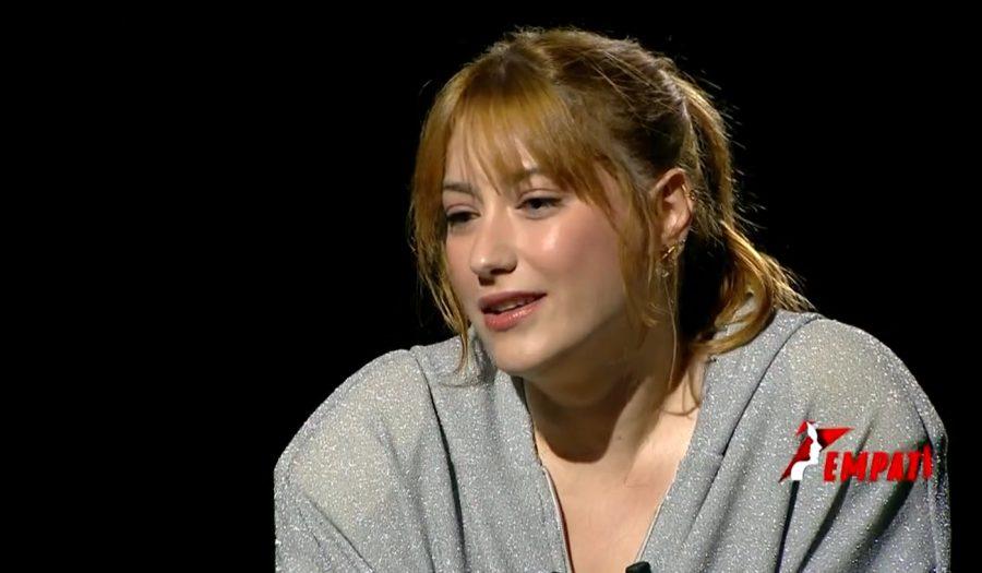 Sirkeyle yıkanıp evi sirkeyle silen güzel oyuncu kim? 3 hazal kaya3 Sirkeyle yıkanıp evi sirkeyle silen güzel oyuncu kim?