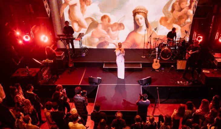 Lara Di Lara, ‘Eskisi Gibi Değil’in lansman konserinde sevenleriyle buluştu