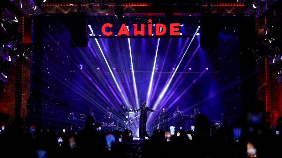 sibecahide1 Sibel Can, Cahide Palazzo'da sezonu açtı