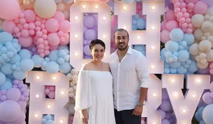 Ezgi Mola bebeğiyle ilk defa görüntülendi 2 Ezgi Mola bebeğiyle ilk defa görüntülendi