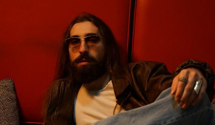 Emre Fel'in merakla beklenen ilk albümü 'Veda Türküsü' yayımda 1 Emre Fel’in merakla beklenen ilk albümü ‘Veda Türküsü’ yayımda