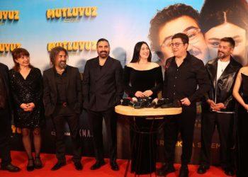 ‘Mutluyuz’ filminin galasında kahkahalar havada uçuştu