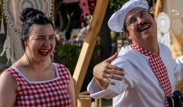 İbrahim Büyükak ve Yasemin Sakallıoğlu’nu bir araya getiren 'Mutluyuz' filminin fragmanı yayınlandı 1 İbrahim Büyükak ve Yasemin Sakallıoğlu’nu bir araya getiren ‘Mutluyuz’ filminin fragmanı yayınlandı