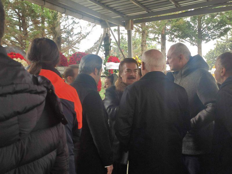 Usta sanatçı Prof. Dr. Nevzat Atlığ son yolculuğuna uğurlandı 2 orhangencebay Usta sanatçı Prof. Dr. Nevzat Atlığ son yolculuğuna uğurlandı