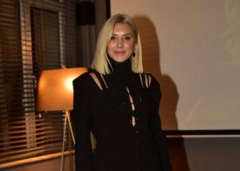 Zeynep Mansur yeni teklisini tanıttı
