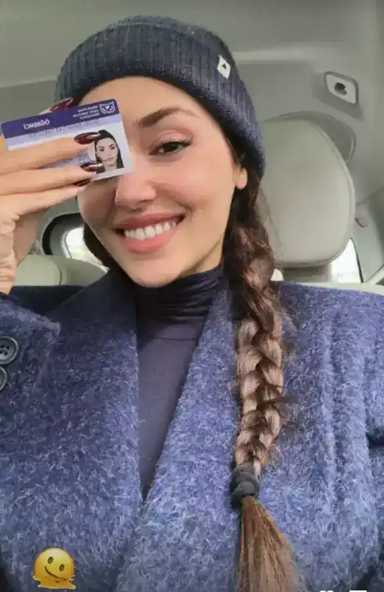 Hande Erçel'in kızıl sevdası kısa sürdü 3 65b38256277e5059539f9b62 Hande Erçel'in kızıl sevdası kısa sürdü