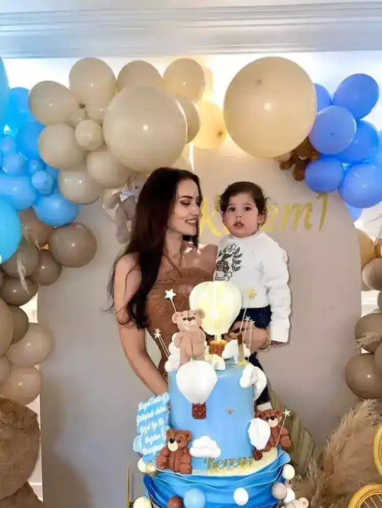 65b748874a1c91cf5e790033 Fahriye Evcen ve Burak Özçivit'ten küçük oğullarına doğum günü partisi
