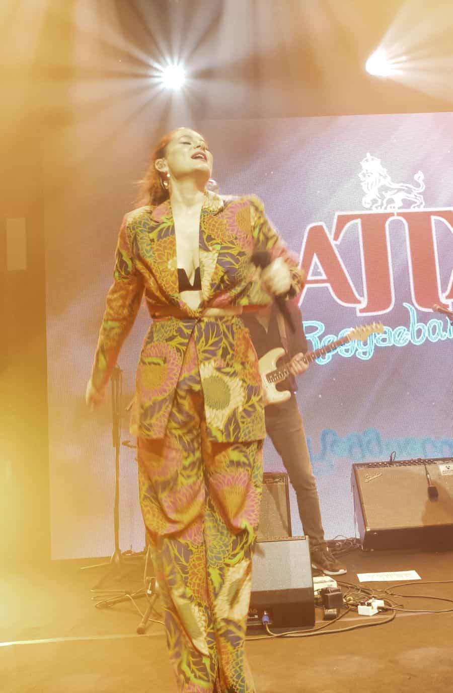 Atiye'den büyüleyici sahne performansı 3 atiye1 Atiye'den büyüleyici sahne performansı