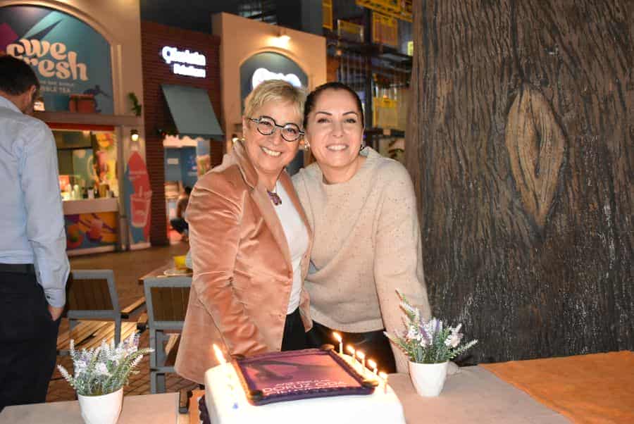 ayse sevinc erbulak Ayşe Erbulak'ı, 'Dokuz Oda Cinayetleri'nin lansmanında dostları yalnız bırakmadı