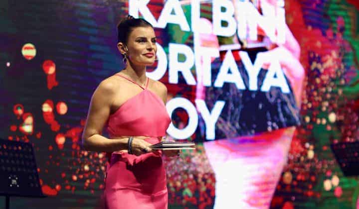 Ece Vahapoğlu’na fit ödül 2 Ece Vahapoğlu’na fit ödül