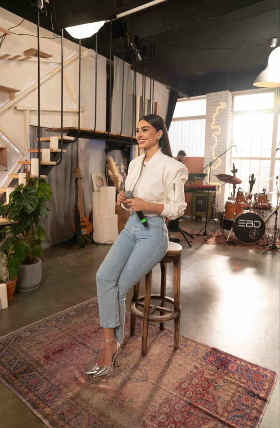 Elif Buse Doğan bu kez Müslüm Gürses şarkısı ile karşımızda 3 elifbuse1 Elif Buse Doğan bu kez Müslüm Gürses şarkısı ile karşımızda
