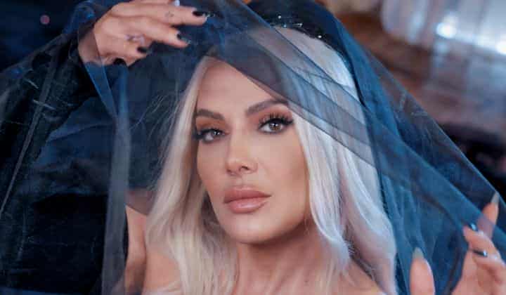 Esra Özmen, ‘Oyuncak Gibi’ kalplere dokunuyor