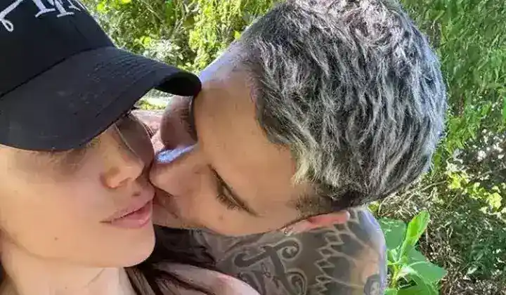 Mauro Icardi, eşi Wanda Nara'yı öpücük yağmuruna tuttu 3 Mauro Icardi, eşi Wanda Nara’yı öpücük yağmuruna tuttu