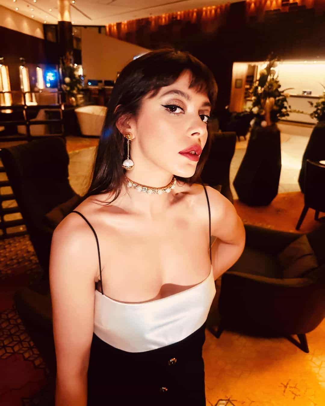 selinc Selin Şekerci'nin setlerdeki 'kamyoncu öpüşme' taktiği şaşırttı