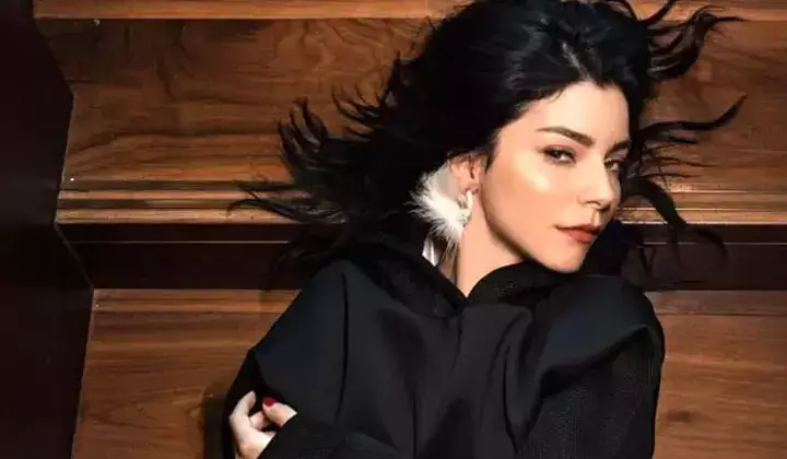 Merve Boluğur yeni aşkıyla dudak dudağa 2 Merve Boluğur yeni aşkıyla dudak dudağa