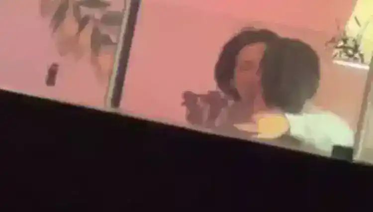 Merve Boluğur yeni aşkıyla dudak dudağa 3 65cb0ecd333d53a0c366ae45 Merve Boluğur yeni aşkıyla dudak dudağa