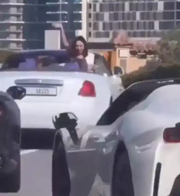 Dördüncü kez nikah masasına oturan Ebru Gündeş, Murat Özdemir ile mutluluğa 'evet' dedi 5 65dee493305517379b3b4514 Dördüncü kez nikah masasına oturan Ebru Gündeş, Murat Özdemir ile mutluluğa 'evet' dedi