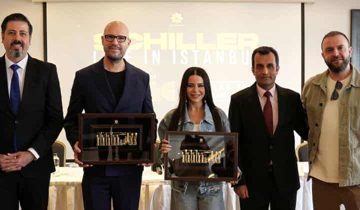 Simge ve Schiller'den birlikte konser sürprizi 2 Simge ve Schiller’den birlikte konser sürprizi