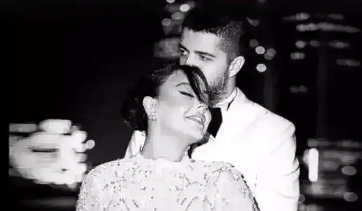 Dördüncü kez nikah masasına oturan Ebru Gündeş, Murat Özdemir ile mutluluğa 'evet' dedi 3 Dördüncü kez nikah masasına oturan Ebru Gündeş, Murat Özdemir ile mutluluğa ‘evet’ dedi