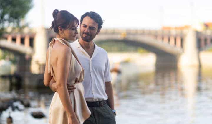 Birkan Sokullu ve Esra Bilgiç'in başrol oynadığı 'Romantik Hırsız'ın fragmanı paylaşıldı 1 Birkan Sokullu ve Esra Bilgiç’in başrol oynadığı ‘Romantik Hırsız’ın fragmanı paylaşıldı