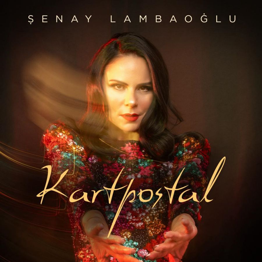 senay lambaoglu1 Şenay Lambaoğlu'ndan yeni yıla 'Kartpostal'lı merhaba