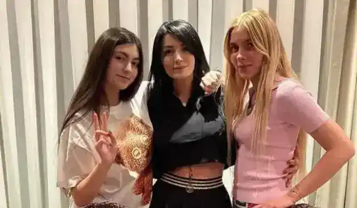 Aleyna Tilki, Ayça Tilki derken şimdi de anneleri Havva Öztel şarkıcılığa soyundu 1 Aleyna Tilki, Ayça Tilki derken şimdi de anneleri Havva Öztel şarkıcılığa soyundu