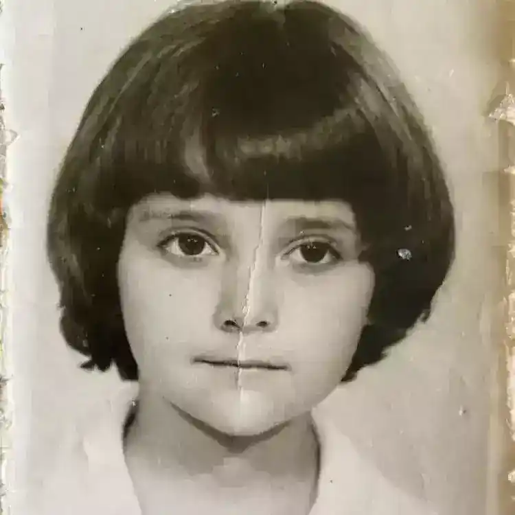 Hande Ataizi çocukluk fotoğrafıyla herkesi büyüledi 5 65e86201046808ff58fc043f Hande Ataizi çocukluk fotoğrafıyla herkesi büyüledi