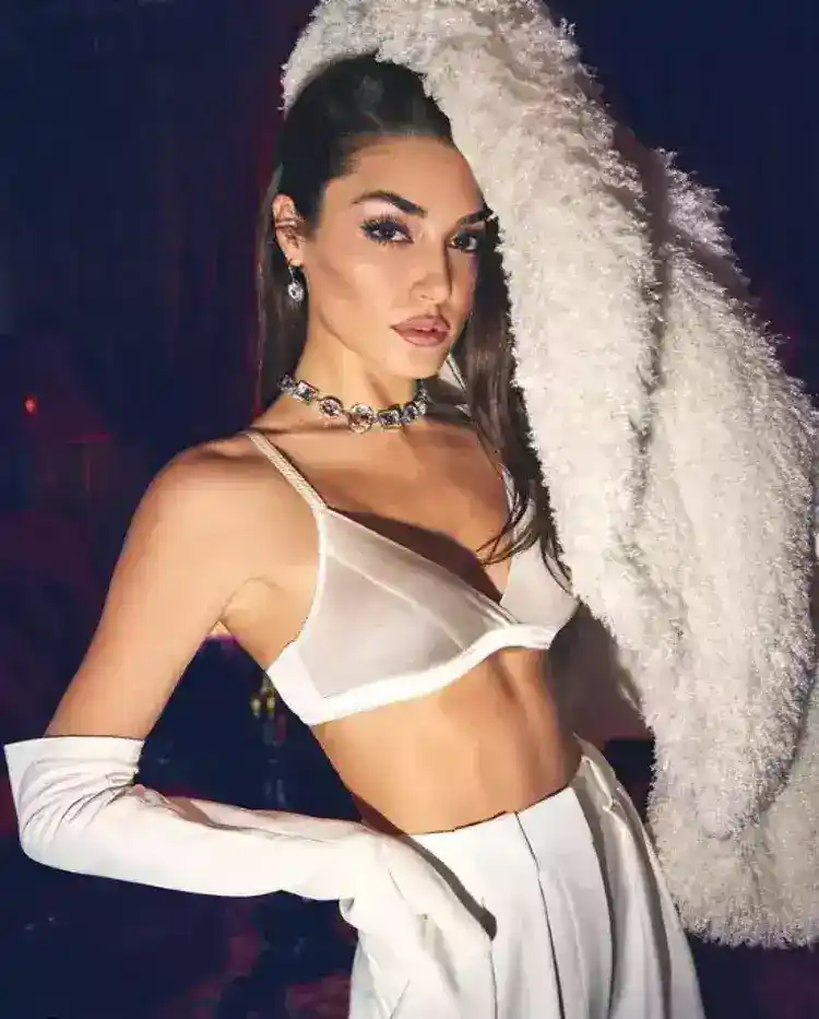 Hande Erçel sevgilisi Hakan Sabancı hakkında merak edilenleri açıkladı 4 65eff097333d53a0c366eb86 Hande Erçel sevgilisi Hakan Sabancı hakkında merak edilenleri açıkladı