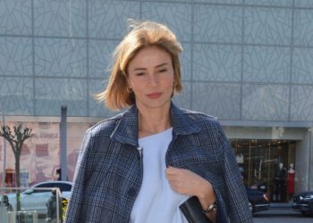 Ahu Orakçıoğlu, hem alışveriş yaptı hem mağazayı teftiş etti