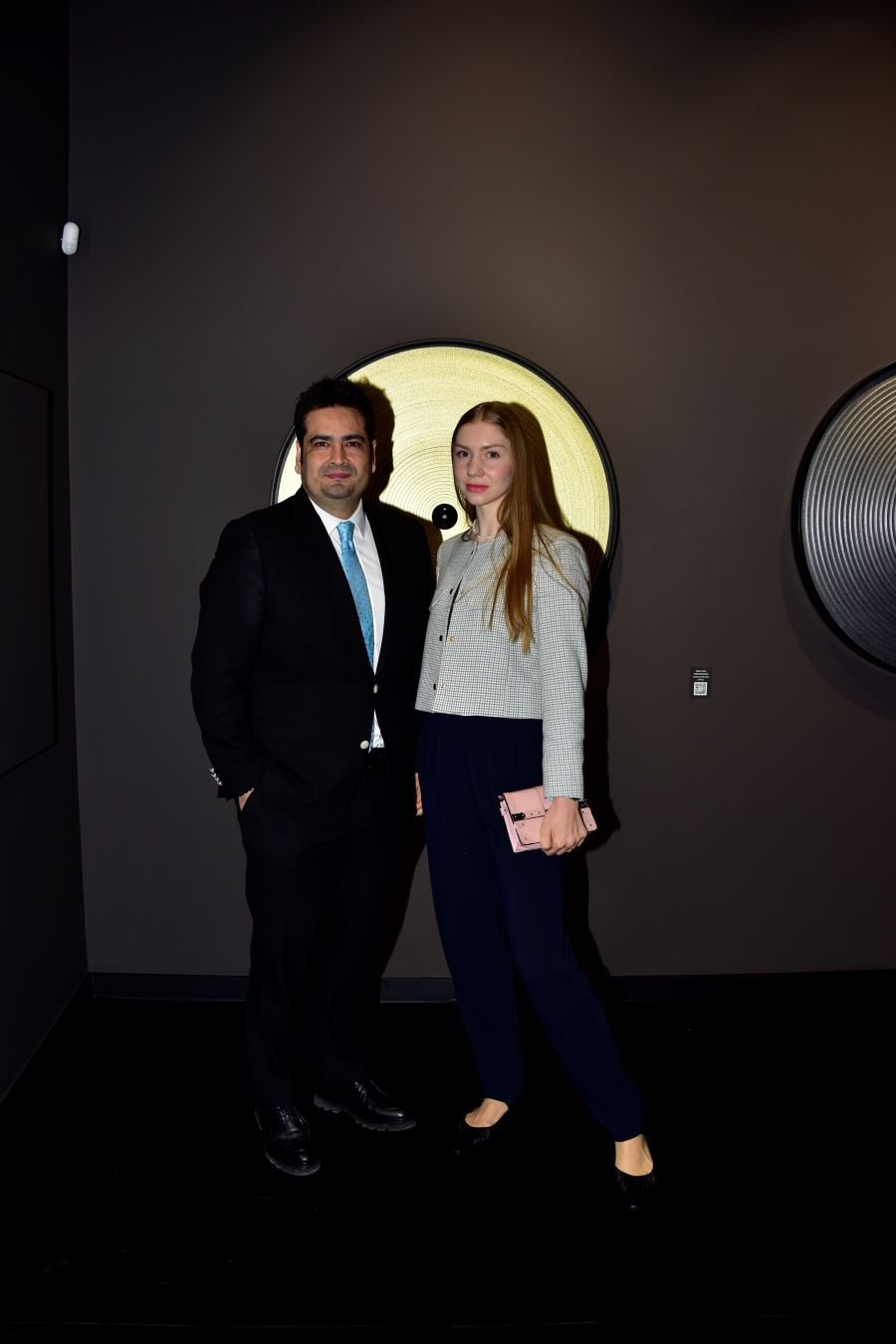 can kate uysan Yazı ressamı Emrah Yücel, ‘Bir Okunmayan Mesajınız Var’ isimli sergisi ile DG Art Project’te sanatseverlerle buluştu