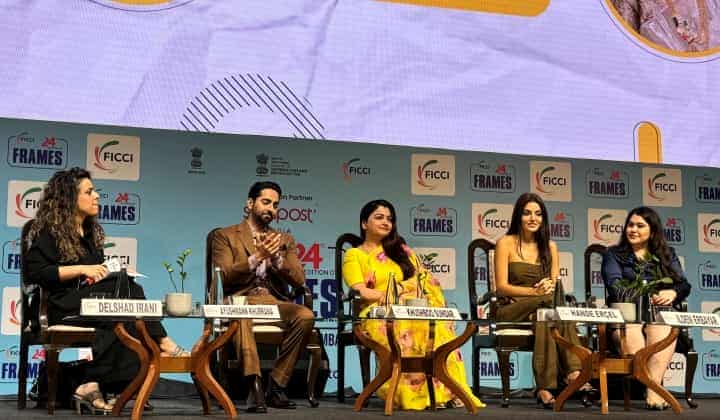 Hande Erçel, Ficci Frames'de onur konuğu oldu 2 Hande Erçel, Ficci Frames’de onur konuğu oldu
