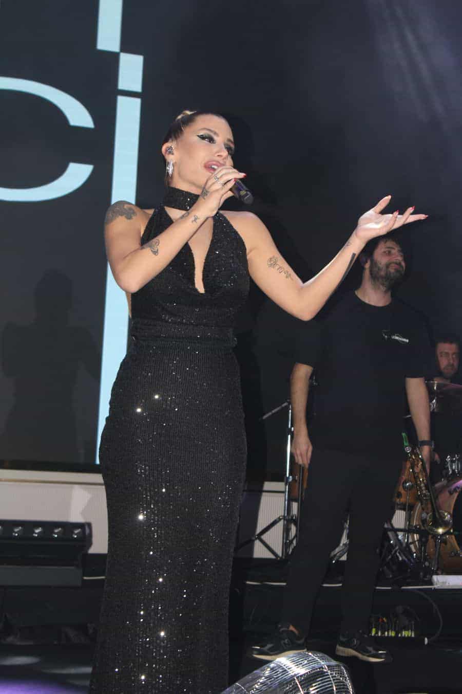 irem derici İrem Derici, Kıbrıslı sevenlerini kendine hayran bıraktı