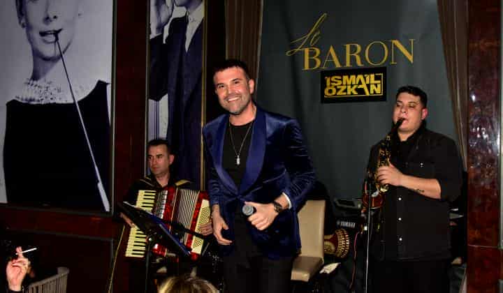 İsmail Özkan, Zorlu Center’da bulunan Le Baron’da muhteşem bir geceye imza attı 1 İsmail Özkan, Zorlu Center’da bulunan Le Baron’da muhteşem bir geceye imza attı