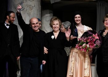 YEKÜV’den Leyla Feray’a ‘Vasfi Rıza Zobu’ ödülü