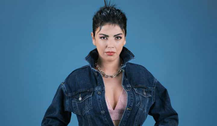 Melisa Uzunarslan'dan zamansız bir cover: Geçmiyor Günler 1 Melisa Uzunarslan’dan zamansız bir cover: Geçmiyor Günler