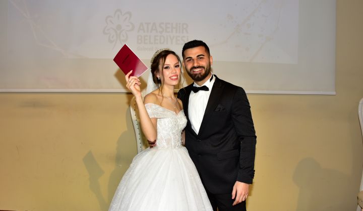 Nazmiye-Selahattin Demir çifti ömür boyu mutluluğa 'evet' dedi 1 Nazmiye-Selahattin Demir çifti ömür boyu mutluluğa ‘evet’ dedi