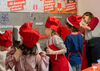 Çocuklar, hem pizza yaptı hem de pizza aşklarını resimlerine yansıttı