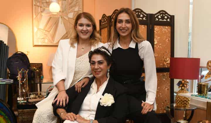 Artica CC Kurucuları Şefika Özgen ve kızlarından 'Kadınlar Günü' mesajı 2 Artica CC Kurucuları Şefika Özgen ve kızlarından ‘Kadınlar Günü’ mesajı